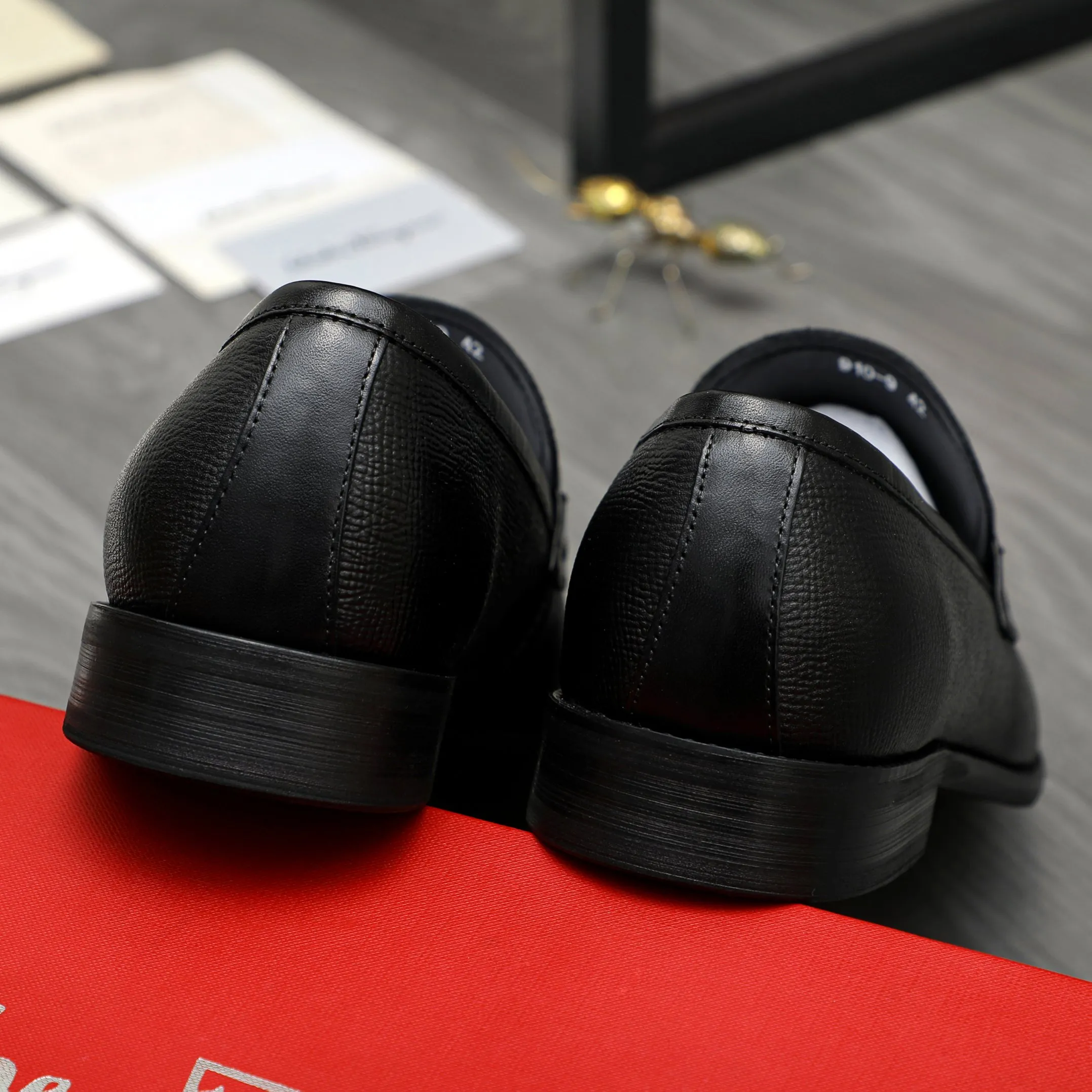 Men's shoes 💰420 Product trademark: Ferragamo " Ferragamo ] Business slip-on leather shoes Regular size: 39-45 (38.46 custom-made, non-refundable) Product materials: Selected small pebbled cowhide upper, sheepskin lining, original rubber outsole
